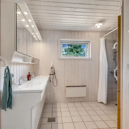 Anina - 300m From The Sea By Interhome Feriehus Bøtø By